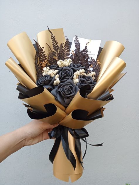 Black Ribbon Rose Bouquet, Black Ribbon Bouquet, Satin Bouquet, Graduation Flower Bouquet, Satin Flowers Diy, Happy Birthday Bouquet, Ribbon Flowers Bouquet, Black Bouquet, Diy Bouquet Wrap