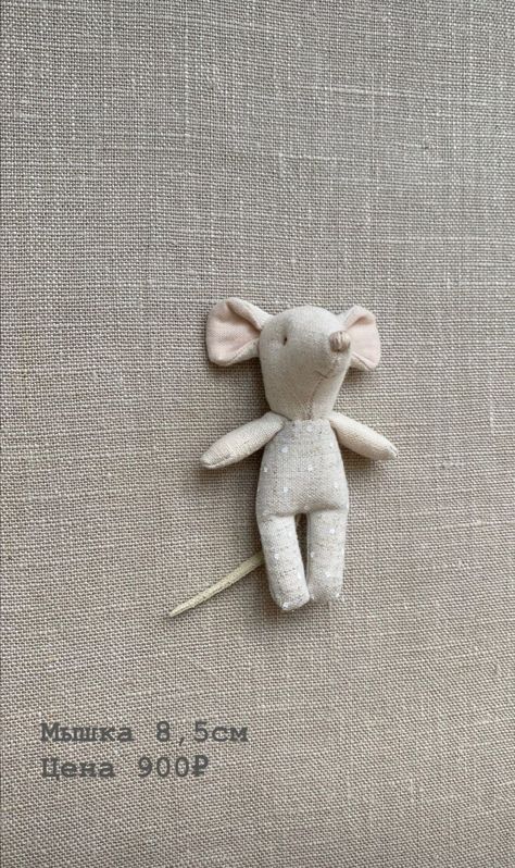 Mouse Stuffed Animal Pattern, Mouse Plush Pattern, Sewing Soft Toys, Maileg Dolls, Felt Toys Patterns, Diy Doll Miniatures, Sewing Stuffed Animals, Rag Dolls Handmade, Fabric Toys