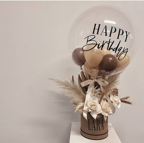 Bobo Ballons Decoration, Bouquet With Balloons, Bobo Balloon Gift Basket, Birthday Bobo Balloon, Graduation Balloon Ideas, Flowers And Balloons Gift, Bobo Balloon Ideas, Ballon Arrangements, Bobo Balloons With Flowers