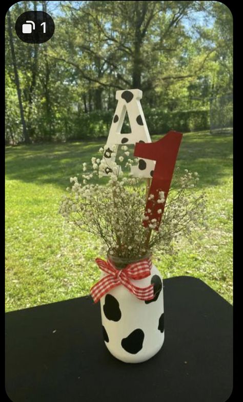 Cowboy Birthday Party Decorations, Cow Print Birthday, Baby First Birthday Themes, Rodeo Birthday Parties, Cow Birthday Parties, Farm Theme Birthday, Farm Animals Birthday Party, Farm Themed Birthday Party, Boys 1st Birthday Party Ideas