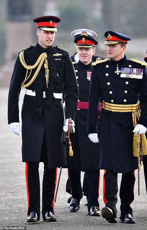 Prince William has returned to Sandhurst today in order to inspect the Sovereign's Parade at the Royal Military Academy Royal Military Uniform, Royal Military Academy Sandhurst, Prins William, Principe William, Wales Family, Royal Family England, Royal Babies, Military Academy, Royal Prince