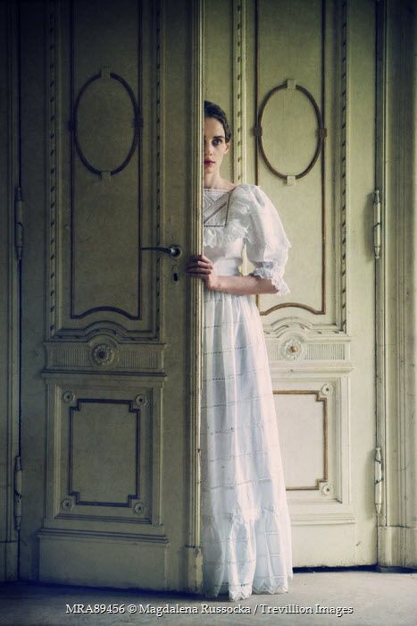 Magdalena Russocka VICTORIAN WOMAN STANDING BEHIND DOOR Women Grand Door, Victorian Countryside, Gown Aesthetic, Woman Eyes, Fairytale Photoshoot, Victorian Gown, Mental Asylum, Gothic Christmas, Victorian Door