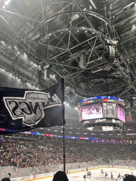 La Kings Aesthetic, La Kings Hockey, Kings Hockey, King Outfit, Kings Game, Usa Cities, Los Angles, Los Angeles Kings, Hockey Games