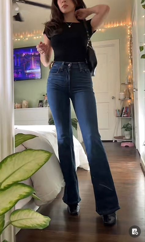 Blue Denim Jeans Outfit, Bootcut Jeans Outfit, Desi Fashion Casual, Everyday Fashion Outfits, Casual Day Outfits, Swaggy Outfits, Jeans Outfit, Fashion Design Clothes, Basic Outfits