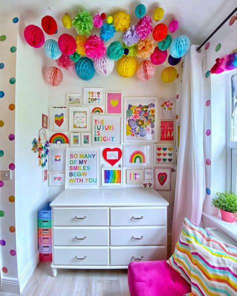 Bright Colored Girls Bedroom, Toddler Room Ideas Girl Colorful, Toddler Girl Bedroom Colorful, Bright Pink Girls Bedroom, Toddler Girl Room Colorful, Maximalist Girls Bedroom, Girls Colorful Bedroom Ideas, Eclectic Girls Bedroom, Colorful Kids Room Ideas