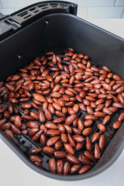 Want to make air fryer roasted almonds? These delicious almonds are perfectly crispy and made with only some oil and a little bit of salt! Air Fryer Almonds, Light Snacks, Roasted Nuts, Raw Almonds, Gluten Free Snacks, Roasted Almonds, Toasted Almonds, Sliced Almonds, Almond Recipes