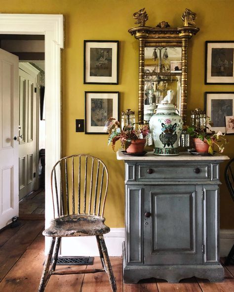 Historic Paint Colours, Yellow Paint Colors, Historic Colours, Dining Room Paint, Yellow Living Room, Yellow Interior, Room Paint Colors, Yellow Walls, Interior Paint Colors