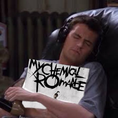 #mcr #mychemicalromance #meme #mychemicalromancememe #album #emo Mcr Logo, Black Parade Album, My Chemical Romance Wallpaper, The Black Parade, Mcr Memes, I Love Mcr, Black Parade, Music Album Covers, Emo Bands