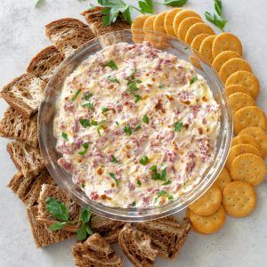 This Reuben Dip has layers of corned beef and sauerkraut is the perfect appetizer. Reuben lovers will go crazy for this delicious dip that taste like a traditional Reuben sandwich in dip form. #reuben #dip #appetizer #stpatricksday Hot Reuben Dip, Reuben Dip Recipe, Reuben Dip, The Girl Who Ate Everything, Beef Dip, Corned Beef Recipes, Reuben Sandwich, Yummy Dips, Perfect Appetizers