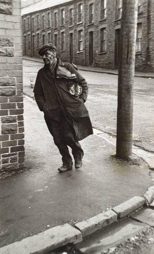 Robert Frank, Wales, Ben James, 1951 Ian Berry, The Berlin Wall, Robert Frank, West Berlin, Alfred Stieglitz, Henri Cartier Bresson, History Nerd, Black And White Photograph, Berlin Wall