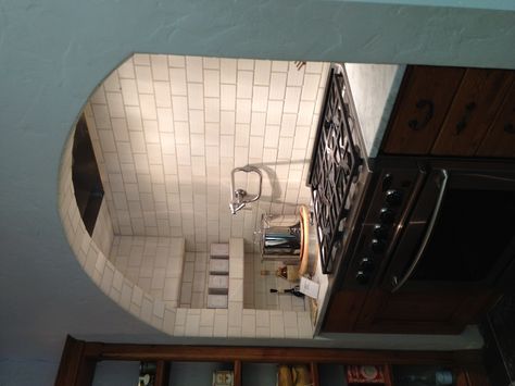 Love the arch over the stove covering the fan. Enclosed Stove Area, Arch Over Stove Top, Arch Over Oven, Archway Over Stove, Arched Oven Alcove, Arched Stove Alcove, Arch Above Stove, Stove Enclosure, Arch Over Stove