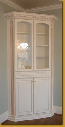 Cabinet In Dining Room, Living Room Glass Cabinet, Display Cabinet Diy, Built In Corner Cabinet, Corner Cabinet Dining Room, Bedroom Furniture Redo, Corner China Cabinets, Dining Room Corner, Muebles Shabby Chic