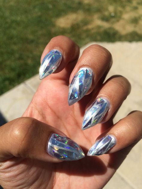 Broken glass! Stiletto nails Broken Glass Nails, Foil Nail Art Designs, Foil Nail Art, Nail Designs Pictures, Water Color Nails, Glittery Nails, Glamour Nails, Glamour Beauty, Glass Nails