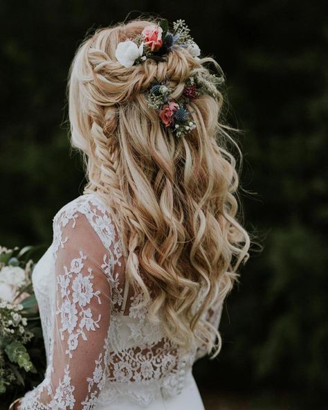 boho bridal hairstyle long hair Bohemian Wedding Hair, Loose Ponytail, Wedding Braids, Long Haircuts, Viking Wedding, Curly Wedding Hair, Boho Wedding Hair, Hairstyle Look, Braided Hairstyles For Wedding