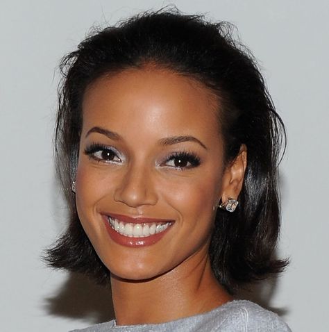 Selita Ebanks Bob Selita Ebanks, Bob Black, African American Beauty, Bronze Highlights, Chanel Iman, Black Celebrities, Janet Jackson, Hair Envy, Grunge Hair