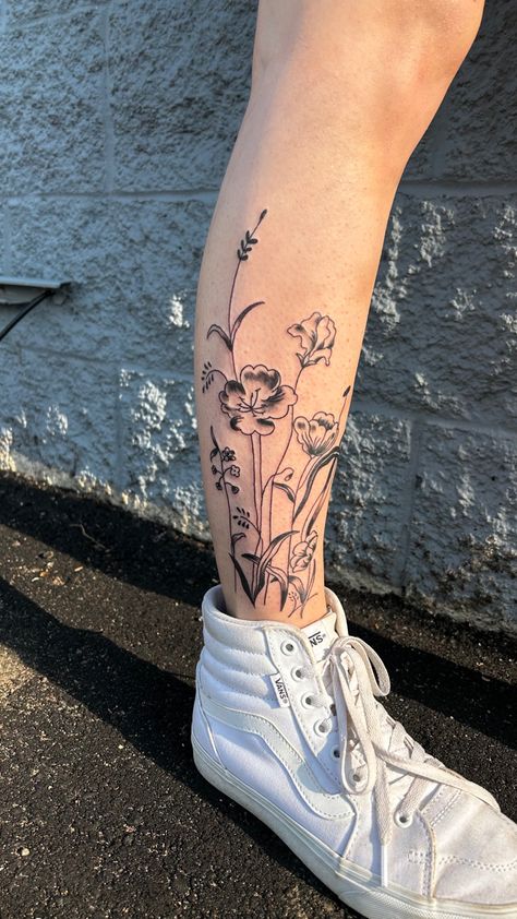 Poppy Flower Tattoo Leg, Women Pelvis Tattoo, Tattoo Leg Flower, Flower On Leg Tattoo, Open Flower Tattoo, Leg Garden Tattoo, Leg Tattoos Aesthetic Simple, $150 Tattoo Ideas, Flower Bed Tattoo