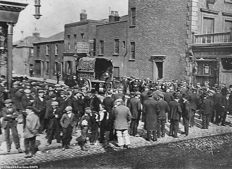 Population Explosion, Potato Famine, 19th Century London, Infant Mortality, Car Boot Sale, East End London, Growth And Decay, London History, Old London