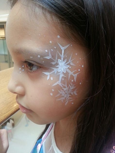 Frozen face painting Frozen Face Paint, Princess Face Painting, Fair Face, Christmas Face Painting, Frozen Face, Princess Face, Face Painting Easy, Winter Face, Kids Face Paint