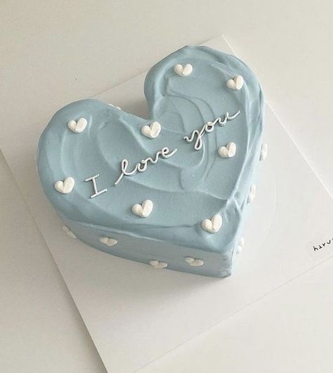 Cake For Boyfriend, Heart Shaped Cake, Heart Cakes, Simple Cake Designs, Mini Cakes Birthday, Shaped Cake, Heart Shaped Cakes, Pretty Dessert, Creative Birthday Cakes