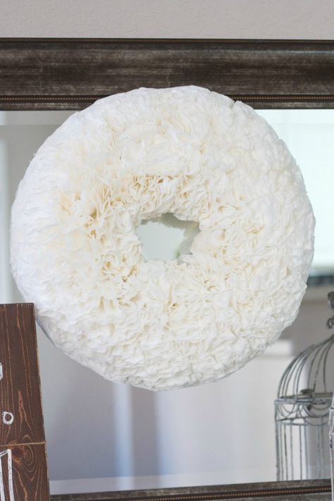 DIY Coffee Filter Wreath simple easy cute spring craft DIY Coffee Filter Wreath Diy, Diy Coffee Filter, Coffee Filter Wreath, Speciality Coffee Shop, Cheap Coffee, Mr Coffee, Spring Craft, Christmas Brunch, Wreath Diy