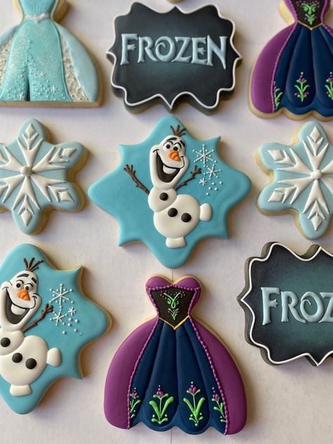 Frozen Cookies Decorated Royal Icing, Frozen Sugar Cookies Disney, Frozen 2 Cookies Decorated, Princess Cookies Royal Icing, Frozen Birthday Cookies Decorated, Frozen Royal Icing Cookies, Frozen Cookies Decorated, Disney Frozen Cookies, Disney Cookies Decorated