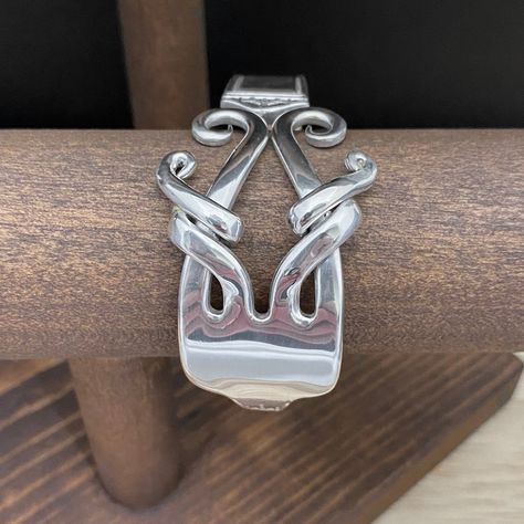 Premium Fork Bracelet Design 'devoted', Bold Statement Silverware Jewelry - Etsy Silverware Bracelets Diy, Fork Jewelry Tutorial, Hardware Jewelry Diy, Silverware Necklace, Vintage Spoon Jewelry, Spoon Jewelry Diy, Fork Ring, Silver Spoon Jewelry, Silverware Crafts