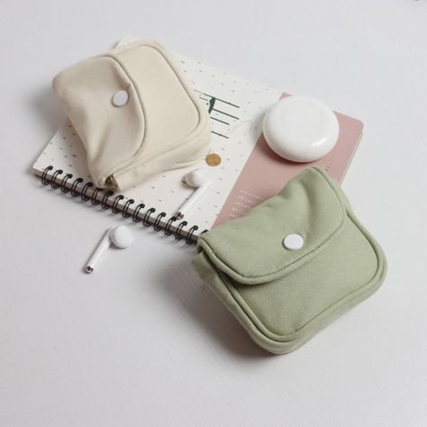 Cotton Headphone Bag Portable Cash Wallet New Hand Bag Women Material: Canvas Type: Zero wallet Color: beige, green Size: 10 * 8 * 3cm Suitable for: change, lipstick, headphones, etc Product includes: 1 PC * Coin Purse Notice: 1,Actual color may be slightly different from the image due to different monitor and light effect. 2,Please allow 1-2cm deviation due to manual measurement. * Please make payment asap, then we can arrange shipment for you asap. - Thanks for your bid * We will arrange shipping for you within 24 Hours after payment cleared except the holidays. * If you have changed your address, or want us to ship to another address, please change to the new address. * We ship items to Worldwide. Thank you.  - International Buyers Please Note:  *  Please check with your country customs Mini Makeup Bag, Cash Wallet, Mini Coin Purse, Pad Bag, Lipstick Bag, Handbag Outfit, Sanitary Pads, Small Pouch, Mini Canvas