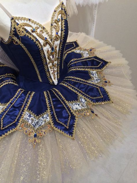 “Filha do Faraó” Ballet Costumes Tutus, Classical Ballet Tutu, Tutu Ballet, Blue Tutu, Ballet Beauty, Ballet Inspiration, Ballet Clothes, Ballerina Dress, Classical Ballet