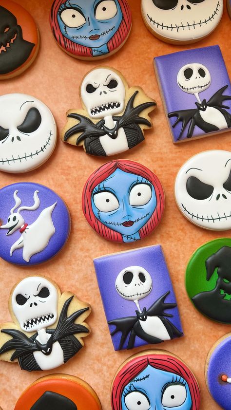 Hi Sweetie | Galletas decoradas (@hisweetie.hmo) • Instagram photos and videos Spooky Decorated Cookies, Beetlejuice Cookies, Movie Cookies, Galletas Halloween, Cookie Decorations, Cookie Boxes, Samhain Halloween, Halloween Cookie, Fall Cooking