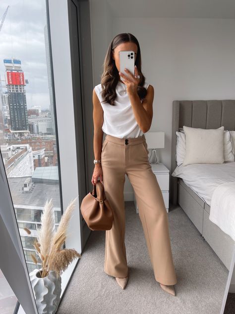 Trouser Women Outfit, Womens Tailored Pants, Vanilla Girl Work Outfits, Nice Work Outfits, Trouser Work Outfit Women, Pants And Blouse Outfit Classy, Trendy Business Outfits For Women, Women’s Office Wear, Cute Corporate Outfits