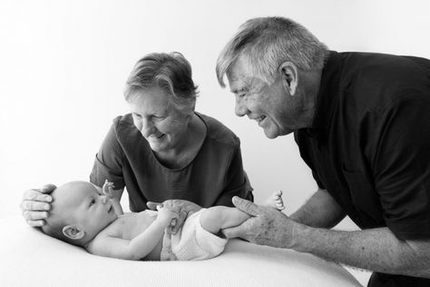 Newborn Pictures With Grandparents, Newborn Grandparents Pictures, Grandkids Pictures, Brag Books, Baby Grandma, Daughter Photoshoot, Mother Daughter Photoshoot, Grandparent Photo, Newborn Pics