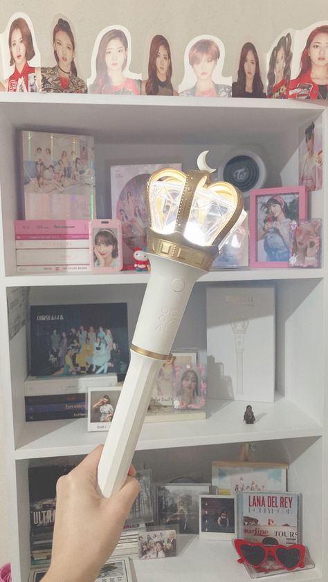 Loona 
Orbit 
Lightstick 
Kpop twice Loona Lightstick, Lana Del Rey Tour, Kpop Room, Love K, Tour Merch, Lana Del Rey, Room Inspiration, K Pop, Hello Kitty