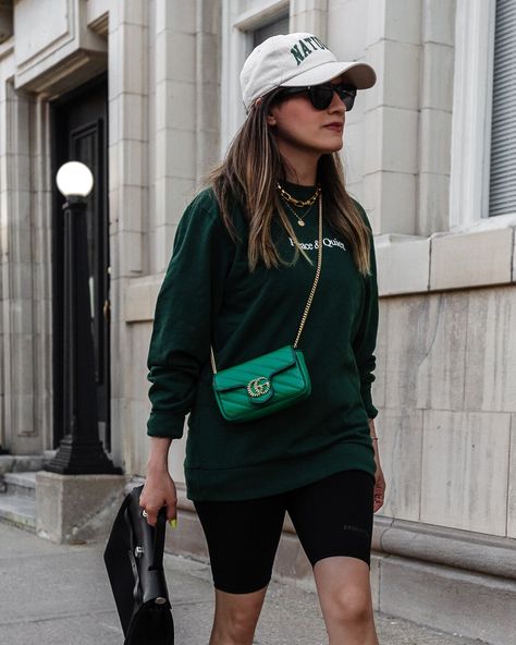 Green Luxury Bag, Green Bag Outfit Summer, Green Handbag Outfit, Mini Purse Outfit, Backpack Purse Outfit, Gucci Super Mini Marmont, Green Purse Outfit, Green Bag Outfit, Mini Bag Outfit