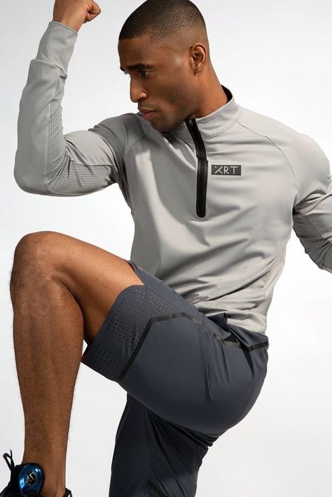 Very large the quality is excellent Long Sleeve Gym Tops, Sports Wear Fashion, Running Shorts Men, Running Pants, Gym Tops, Mens Activewear, Performance Fabric, Jacket Sale, Zip Top