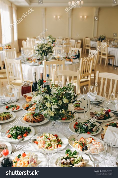 Wedding Buffet Table Setup, Backyard Wedding Pool, Wedding Reception White, Romantic Dinner Setting, Wedding Buffet Table, Wedding Dinner Decor, Family Style Weddings, Round Wedding Tables, Wedding Table Setup