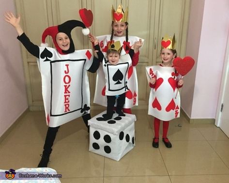 Deck Of Cards Halloween Costume, Card Costume Diy, Deck Of Cards Costume, Playing Cards Costume, Poker Costume, Illusion Costumes, 2017 Halloween Costumes, Playing Card Costume, Card Costume