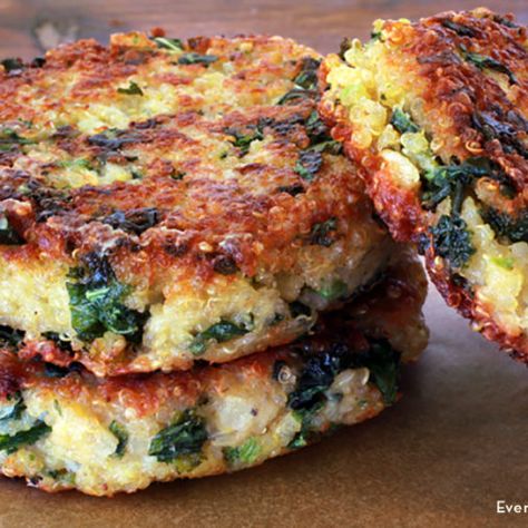 Kale and Quinoa Patties Recipe - Everyday Dishes Quinoa Patties, Kale And Quinoa, Fodmap Food, Kale Quinoa, Veggie Patties, Patties Recipe, Kale Recipes, Veggie Burgers, Everyday Dishes