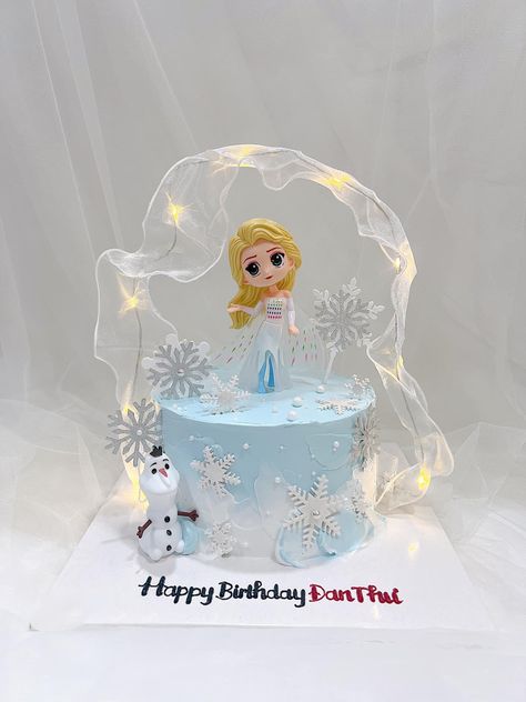 Cake For 4 Year Girl, Birthday Cake For 4 Year Girl, Birthday Cake For 5 Year Girl, Elsa Cake Design, Elsa Birthday Cake, Frozen Themed Birthday Cake, Modern Birthday Cakes, Elsa Cake, Elsa Cakes