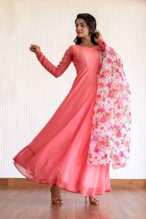 Poppy Peach Georgette Anarkali with Organza Floral Dupatta  #longkurthi #anarkali #kurthis #kurtis #longkurta #floorlength #anarkali #kurtidesigns #indianwear #designerwear #southindianfashion Floral Dupatta, Designer Anarkali Dresses, Georgette Anarkali, Churidar Designs, Anarkali Dress Pattern, Long Kurti Designs, Long Gown Dress, Long Dress Design, Designer Anarkali