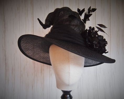 Straw Witch Hat, Summer Witch, Regular Outfits, Strega Fashion, Black Peony, Fairy Cosplay, Black Witch Hat, Witch Diy, Lagenlook Style