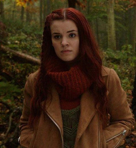 Jana Wolfblood, Team Wolf, Wolf Team, Rising Moon, Childhood Tv Shows, Wolf Wallpaper, Autumn Scenery, Disney Shows, Character Inspo