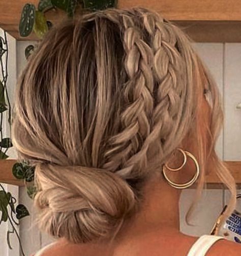 Up Dos For Homecoming Hairdos, Hoco Hair Updo Ponytail, Formal Bubble Braid, Bridesmaid Low Updo, High Pony Braid Hairstyles, Goddess Updo Hairstyles, Updo Hoco Hairstyles, Updo Long Thick Hair, Wedding Pony Tailed Hairstyle