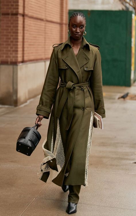 The 8 Items We Saw Everyone Wearing in New York This Week Khaki Coat Street Style, Khaki Coat, Colorful Jacket, Fashion Week Trends, Platform Chelsea Boots, Coat Street Style, Style Pictures, New York Street Style, Prada Spring