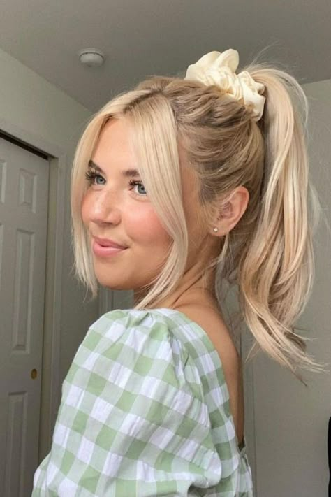 Ponytail With A Cute Scrunchie Back To School Hairstyle, Hairstyle Inspo, Effortless Hairstyles, Hair Stylies, Back To School Hairstyles, School Hairstyles, Hair Stylist Life, Mid Length Hair, New Hairstyle