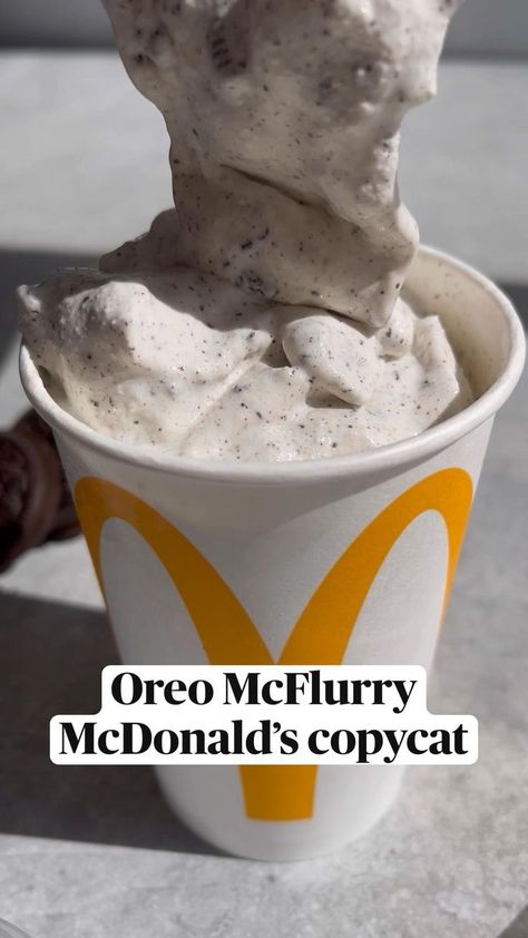 Easy Oreo Ice Cream, Oreo Mcflurry, Sommer Mad, Oreo Ice Cream, Takeout Food, Smoothie Drink Recipes, Sweet Dishes Recipes, Easy Baking Recipes Desserts, Easy Snack Recipes