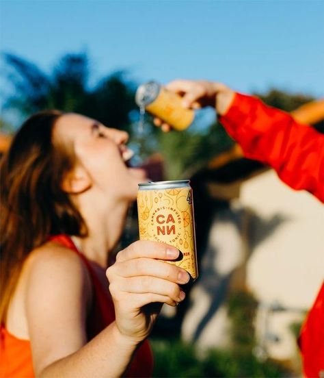 Beer Photography, Beer Photos, Drinks Packaging Design, Drinks Brands, Lifestyle Shoot, Food Drink Photography, Photography Projects, Content Ideas, Kombucha