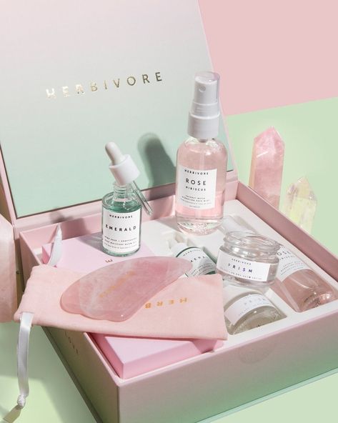 You can turn your bathroom into a fancy spa with this self-care facial kit, which will help you to get into a skincare routine to make your skin positively glow. 29 Things To Help Make Your Home A Much Better Place To Be Penyimpanan Makeup, Alat Makeup, Herbivore Botanicals, Uneven Skin Texture, Cosmetics Photography, Facial Mist, Face Hydration, Facial Oil, Beauty Box