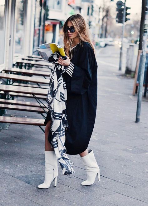 Wish White Boots Outfit, Trending Boots, Cooler Look, Looks Street Style, Outfits 2022, White Boots, Fashion Weeks, Street Style Chic, Street Style Inspiration