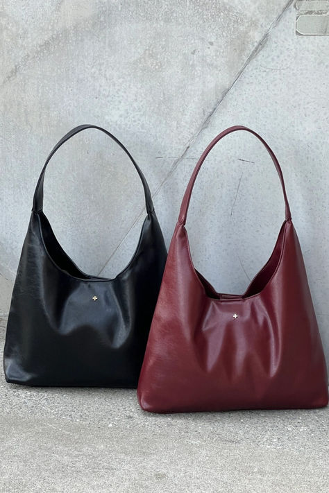 A bag that fits all your essentials 🍒♥️ Peta Jain Bag, Peta And Jain, Wishlist Christmas, Slouchy Hobo Bag, Fancy Fits, Accessory Inspo, Hobo Tote Bag, Slouchy Bag, Everyday Bag