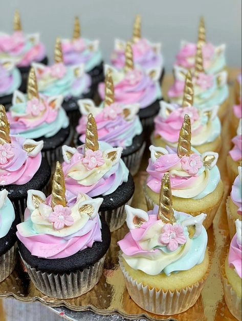 Pony Cupcakes Ideas, Pony Cupcakes, Cupcake Unicorn, Unicorn Birthday Party Cake, Cupcakes Ideas, Unicorn Themed Birthday Party, Unicorn Birthday Cake, Cupcake Wars, Unicorn Cupcakes